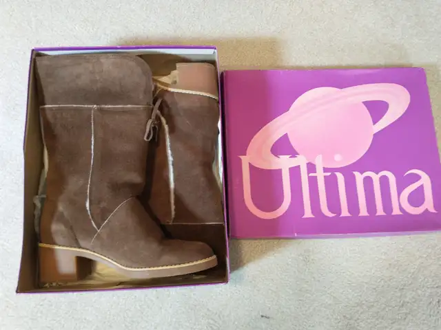 Brown Suede Boots - size 8.5 in Women's - Shoes in Markham / York Region - Image 5