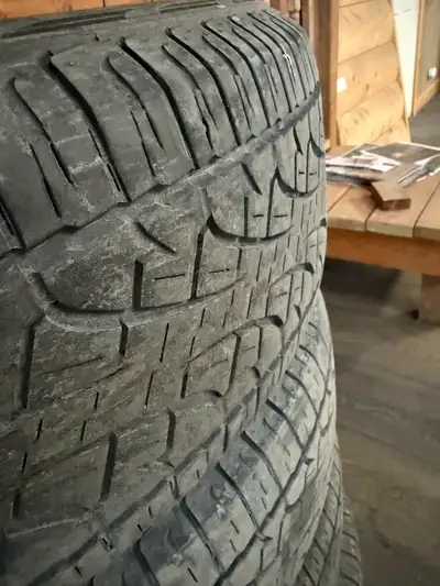 Pirelli scorpion 275/60r20 presque que neuf