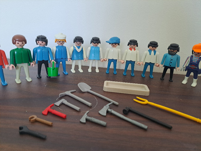 Playmobil vintage : personnages variés et outils dans Jouets et jeux  à Longueuil/Rive Sud - Image 3