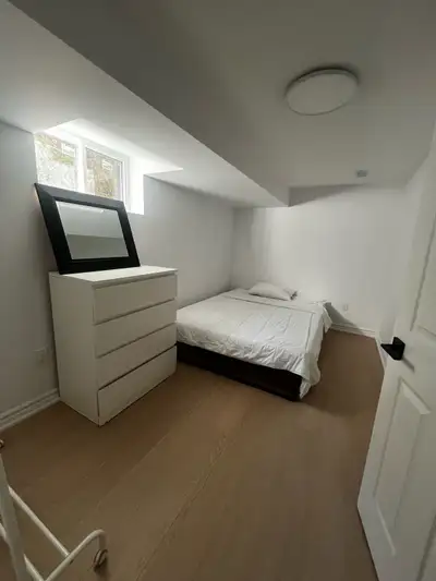 Single Occupancy Only Room (Basement) – $1,000/month • Window, cozy, clean • Fully furnished (bed +...