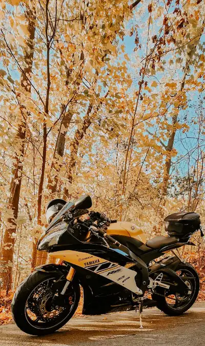 2006 Yamaha YZF R6 Anniversary Edition 40,xxx km. Still on the road. Brand new tires last year, serv...