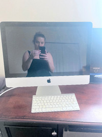 Mac computer w keyboard