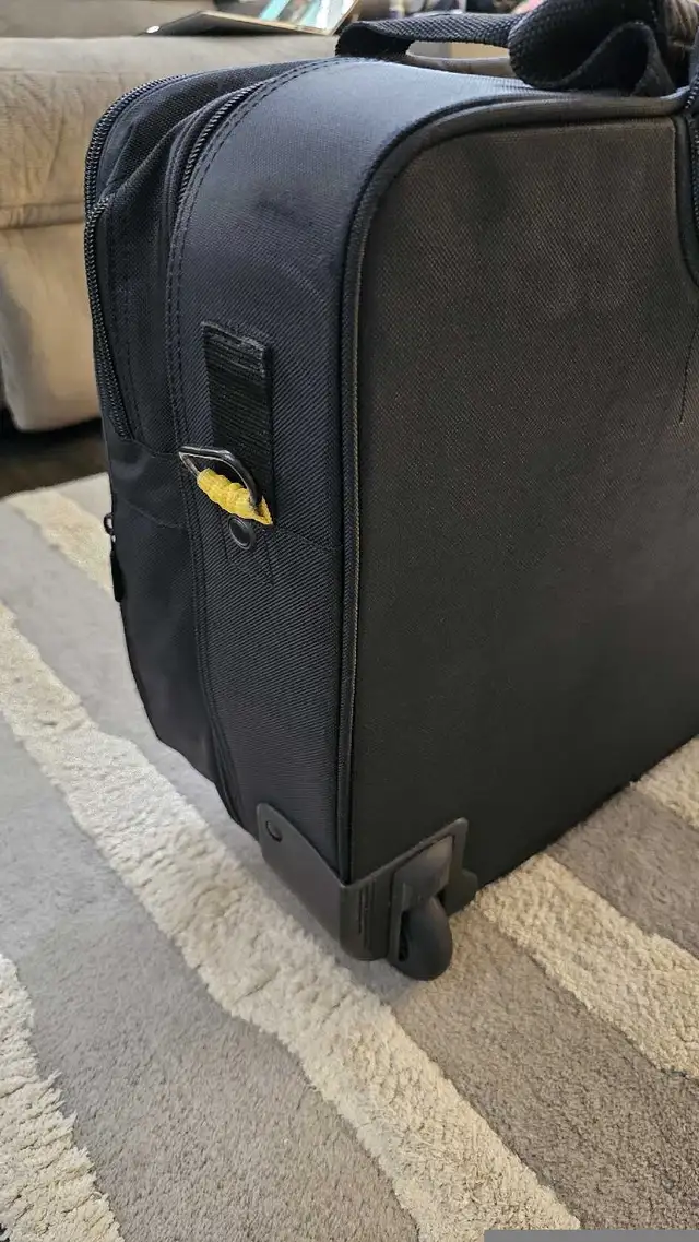 Targus 18" Rolling Laptop Case in Laptop Accessories in Oakville / Halton Region - Image 3