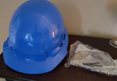 Milwaukee Bolt Hardhat, View more