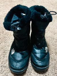 North Face women winter boots size 8