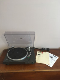 VINTAGE SONY PS-X4 STEREO TURNTABLE / RECORD PLAYER