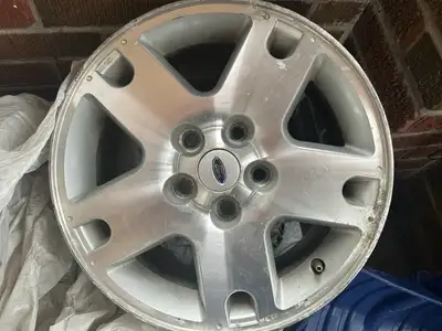 Specs: • Bolt pattern: 5x114.3 (very common) • Fits: Ford Escape (2001–2012), Mazda Tribute, Ford Ma...