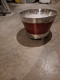 Party-size elegant ice bucket