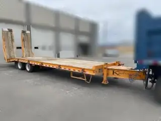 Remorque Kaufman 2013, 24 pieds de plat + 6 pieds de descente. Pour un total de 30 pieds. Avec rampe...