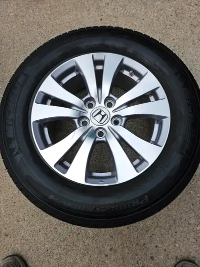 4 OED honda odyssey wheels and tires for a 2017. Comes with Michelin Primacy MXV4 all season 3.5 mm...