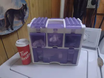 In great condition. Lots of piping bags , tips and other cake making supplies. Pick up North Kamloop...