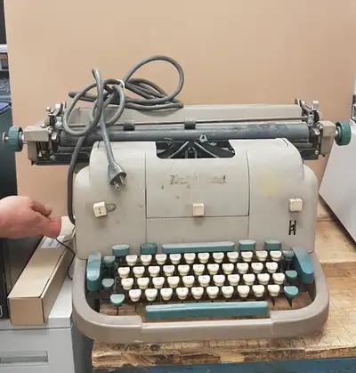 Vintage Underwood Electric typewriter, View more