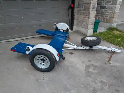 This Master Tow car dolly is ready to roll! It's has recent re wire of the whole trailer and has bra...