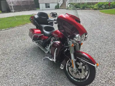 2019 Harley-Davidson Ultra Limited. Twisted Cherry/ Wicked Red. 30000km. Twin cooled 114 Milwaukee E...