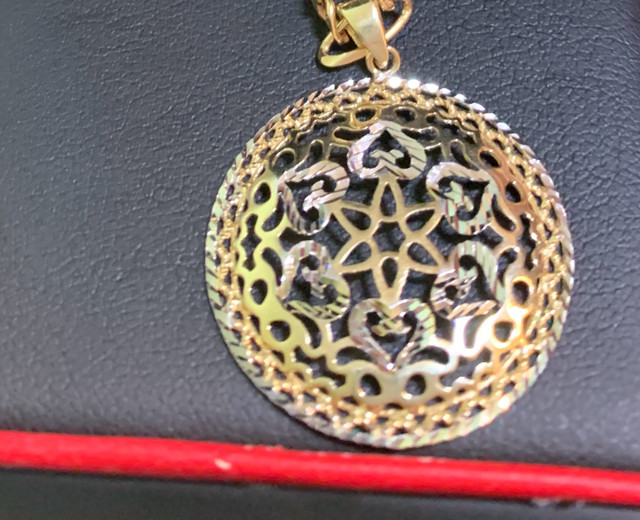 White and yellow gold pendant  in Jewellery & Watches in Saint John