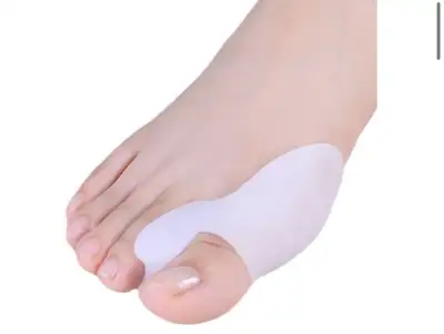 Big toe Gel Toe Separators and bunion protectors - 2 pairs brand new Price is for 2 pairs These new...