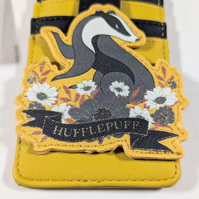 Loungefly Harry Potter Hufflepuff House Floral Tattoo Wallet in Other in Strathcona County - Image 4