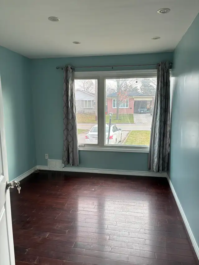 Private Room (Main Floor) for Rent for Male Lawrence and Brimley