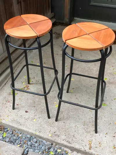 2 tabourets de bar - hauteur 30" Pas de livraison