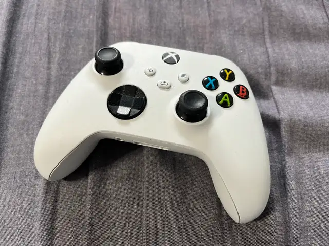 Microsoft Xbox Series S/X Wireless Controller  in XBOX One in City of Halifax - Image 7