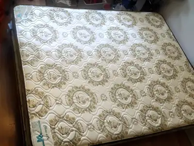 Matelas et sommier Queen size, View more