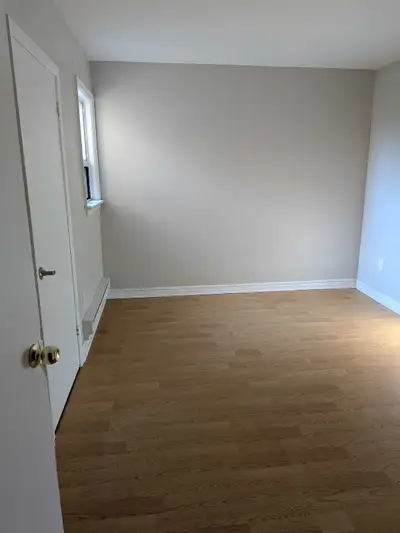 One room in 3 bedroom in the Main Floor. Shared Kitchen and Washroom A minute to Bus Stops , Conveni...