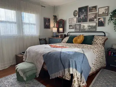 Wayfair queen bed frame in excellent condition. Upgraded to king. Orinally bought for $255