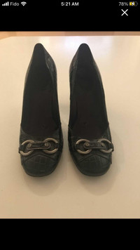 Women’s closed high heel shoes 7.5 - Chaussures fermés talon hau