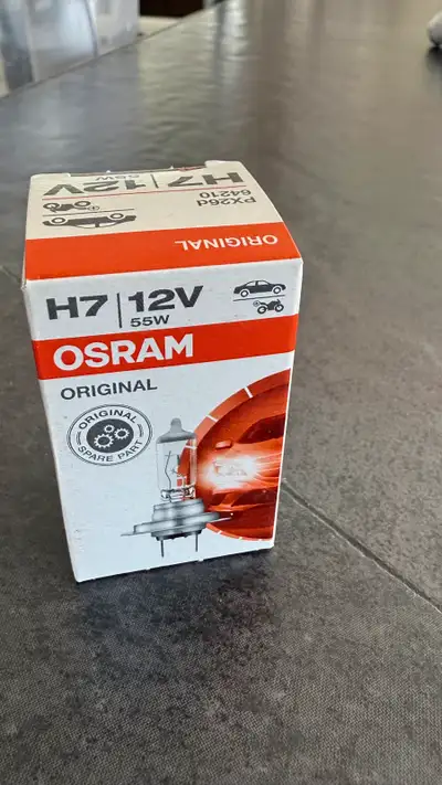 I'm selling a new Osram H7 12V 55W Original front light bulb, suitable for both motorcycles and cars...
