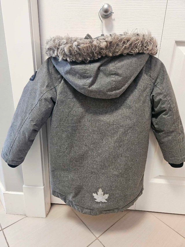 Size 6 boys winter jacket  dans Enfants et jeunesse  à Calgary - Image 3