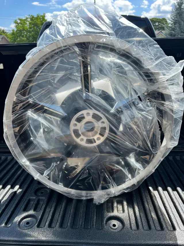 Harley Davidson Tomahawk 19" Front Wheel in Motorcycle Parts & Accessories in Mississauga / Peel Region - Image 2