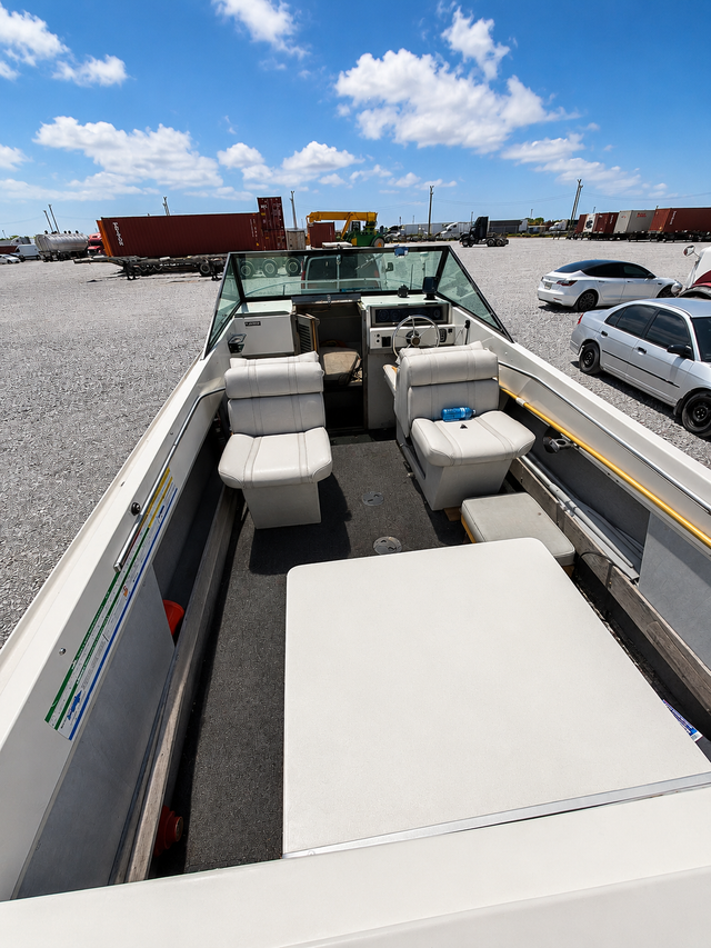 Fibre glass GREW 20' FISHING BOAT – BEST OFFER TAKES IT! Selling in Powerboats & Motorboats in Mississauga / Peel Region - Image 5