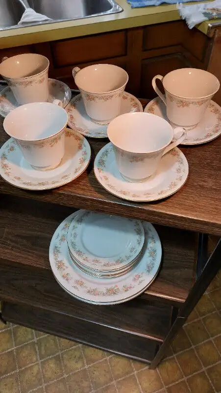 VINTAGE CREAM & SUGAR SETS, DISHES,  BOAT OVAL DISHES,  MUG in Kitchen & Dining Wares in Calgary - Image 8