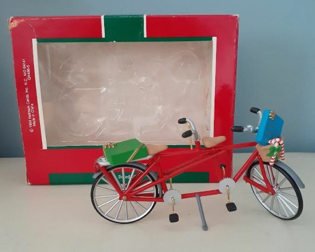 Hallmark Handcrafted Ornament 1989 Sweetheart - tandem bicycle in Arts & Collectibles in Markham / York Region - Image 2