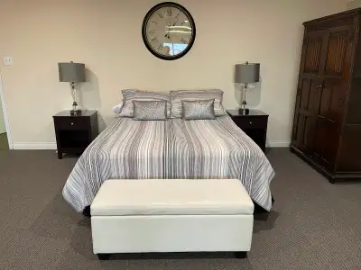 Very spacious 1-bedroom apartment available in a quiet downtown building with ocean glimpse views. I...