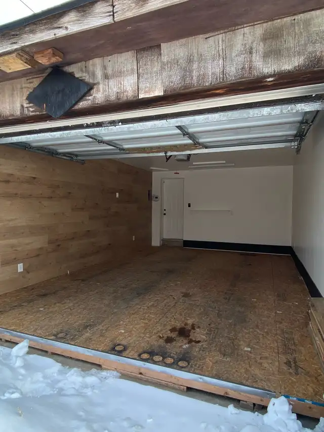 PRIVATE ALLEY ACCESS GARAGE FOR RENT