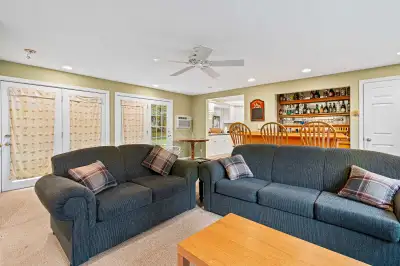Furnished 1-Bedroom Beachfront House– AC,Wi-Fi, Laundry, Parking