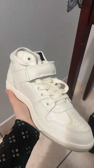 New. Worn once.