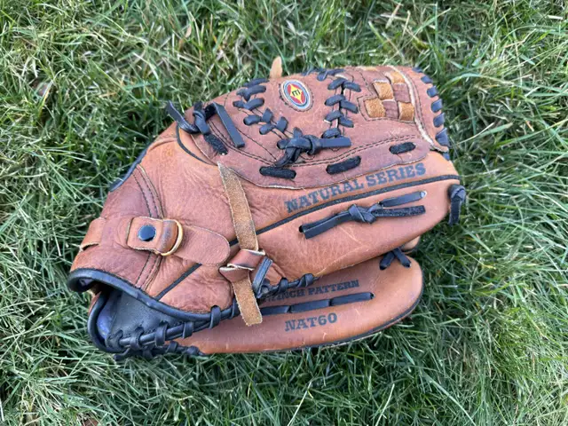 Baseball glove for sale in Baseball & Softball in Penticton - Image 3