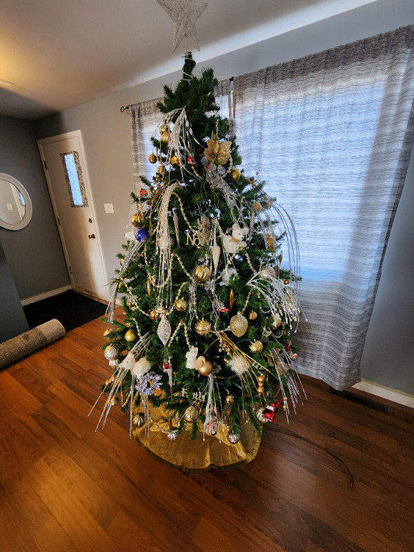 christmass tree in Holiday, Event & Seasonal in Thunder Bay