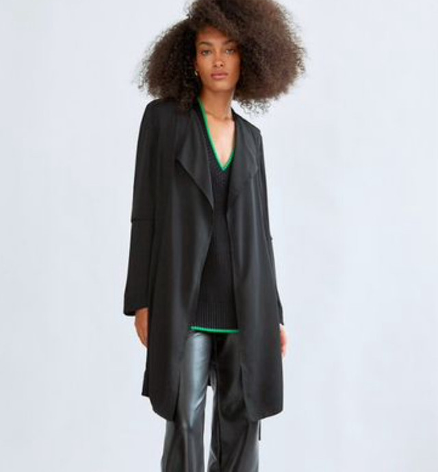 ARITZIA Babaton Flowy Trench Coat XXS [NEW!] in Women's - Tops & Outerwear in City of Toronto - Image 2