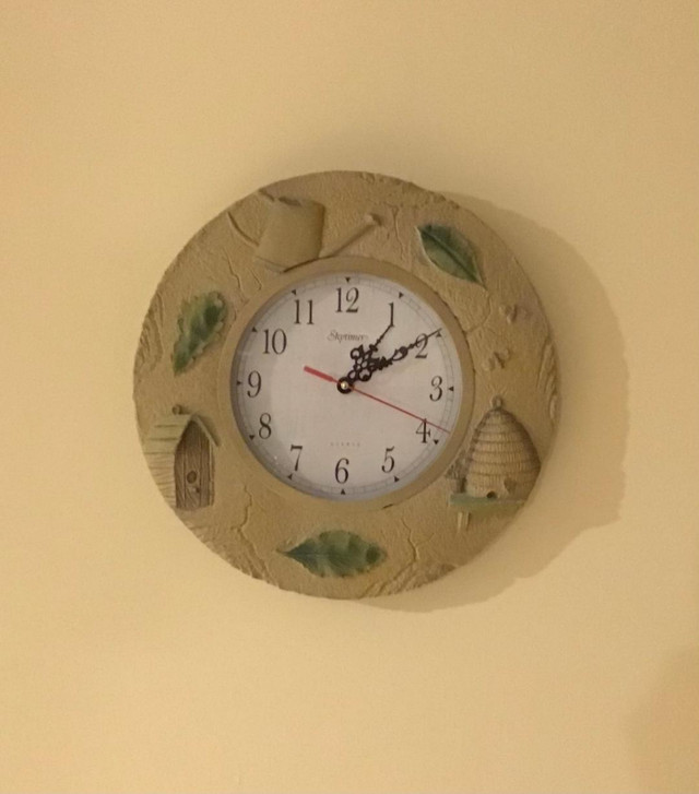 Beautiful SKYTIMER wall clock in Home Décor & Accents in Kingston