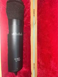 Microphone de studio ART T4 – Multi-pattern Tube