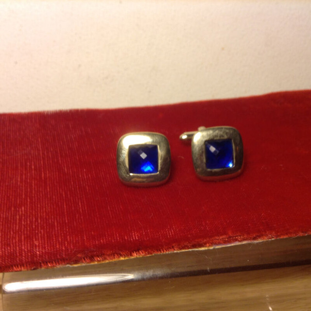 Vintage Gilt Goldtone Cufflinks in Arts & Collectibles in Vancouver - Image 4