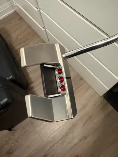 Titleist Scotty Cameron Futura 5W 34” Right Hand, View more