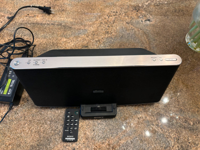 Sony Personal system RDP-x200iPN in General Electronics in Mississauga / Peel Region - Image 2