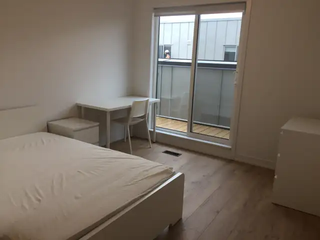 One bedroom with Ensuite 4 pcs bathroom for rent near UOIT in Room Rentals & Roommates in Oshawa / Durham Region - Image 3