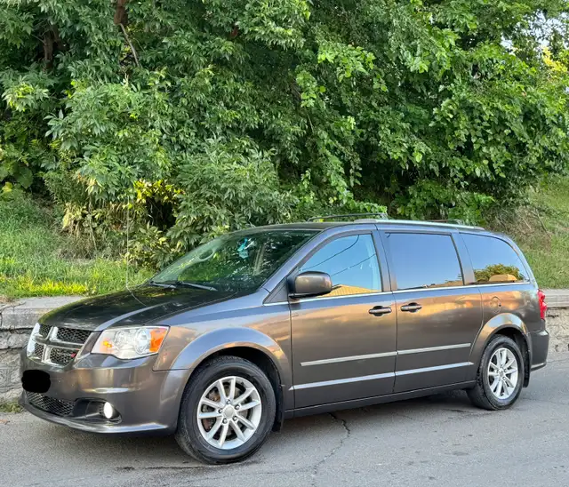 2016 dodge caravan 7 seat low kms