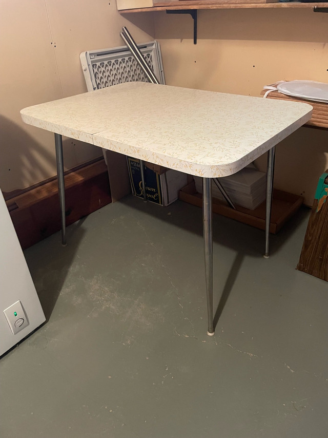 Vintage table in Other Tables in Calgary