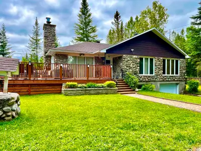 Lantier Lakefront 4 Bedroom Chalet